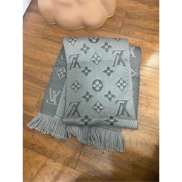 Louis vuitton logo mania  scarf shawl wrap - Picture 3 of 5